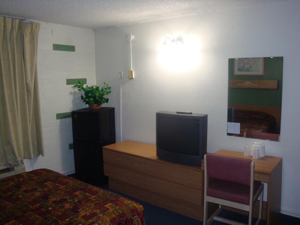 Travelers Inn Lake Havasu Lake Havasu City Phòng bức ảnh