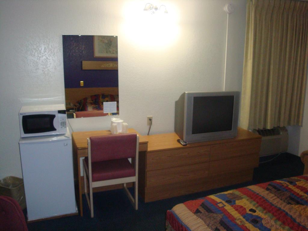 Travelers Inn Lake Havasu Lake Havasu City Phòng bức ảnh